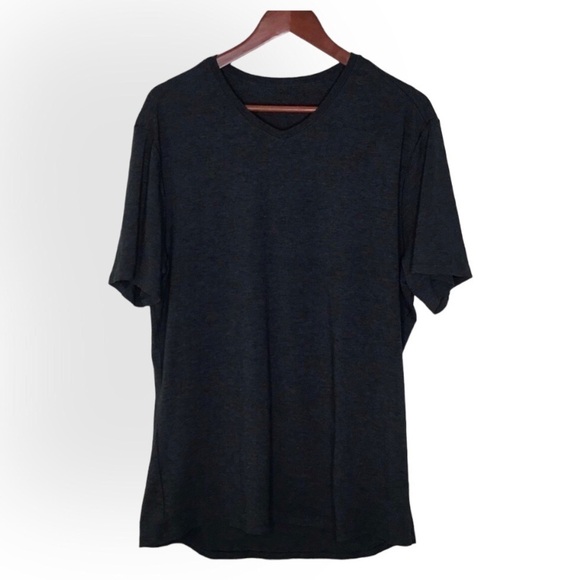 Lululemon Men’s Short Sleeve V Neck T-Shirt in Dark Gray. - Picture 1 of 10